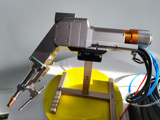 Ein guter Preis. Handgeführter Doppelmotor-Laser-Schweißkopf für das Laserschneiden von Aluminiumstahl mit 2000 Watt Online