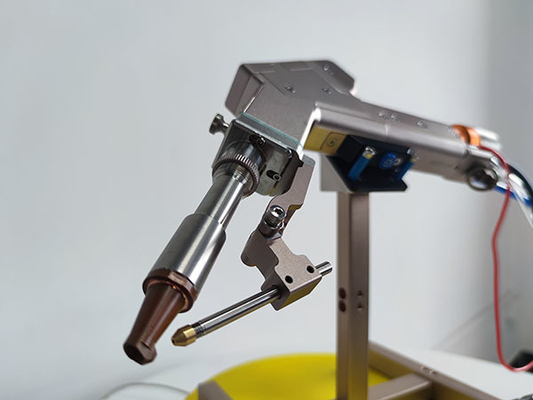 Ein guter Preis. 3000w Handschweißmaschine mit 1 km Steuerung für Stahl / Edelstahl / Aluminiuml Online