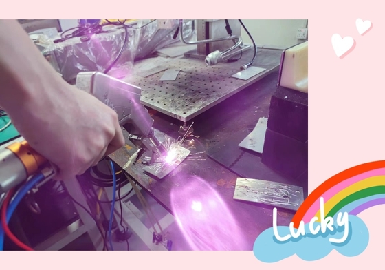 Ein guter Preis. 3000W Glasfaserlaser-Schweißkopf reflektierende Linse kompatibel mit verschiedenen Glasfaserlasern Online